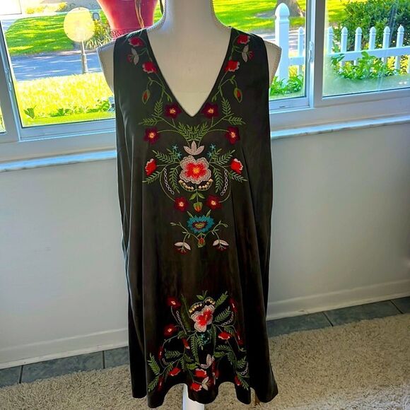 Umgee Faux Suede Floral Embroider Dress M - Picture 1 of 16